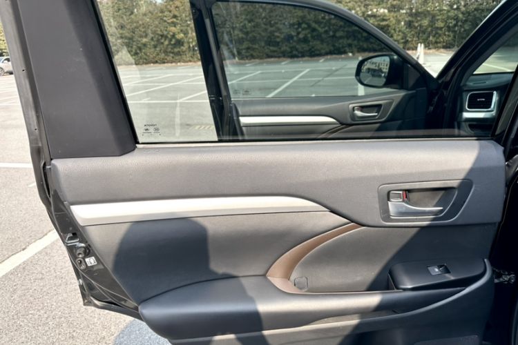 Used Toyota Highlander 2018 2.0T Four-Wheel Drive Prestige Version 7 Seats China VI Standard