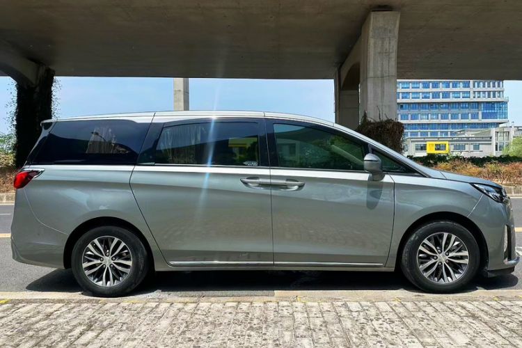 Used Buick GL8 2023 ES Lu Zun Deluxe Model Exterior 1