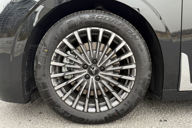 Used VOYAH Dream 2026 Model PHEV Qiankun Ultra