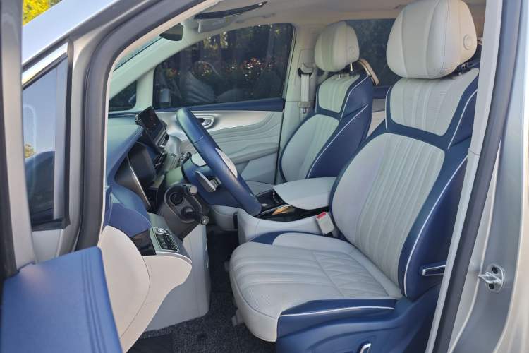 Used Roewe iMAX8 2022 400TGI Celebration Edition
