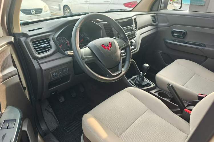 Used Wuling Hongguang V 2022 1.5L Jingqu Edition Electric-Assist LAR