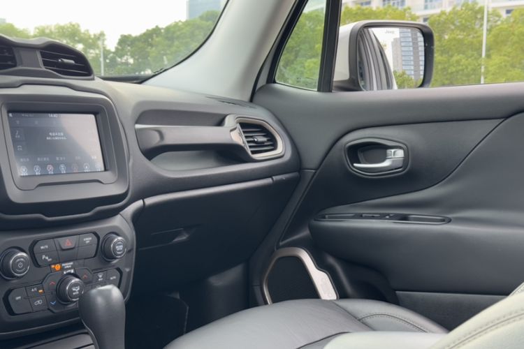 Used Jeep Renegade 2018 Connected Large Screen Version 180T Automatic Smart Version