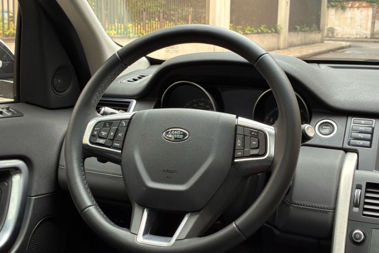 Used Land Rover Discovery Sport 2019 240 PS SE Version China VI Standard Interior 7