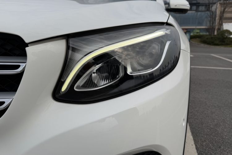 Used Mercedes-Benz GLC 2016 GLC 260 4MATIC Luxury Model
