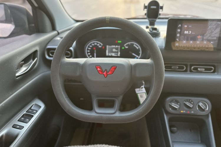 Used Wuling Hongguang New Energy 2025 Extended-Range Hybrid 50KM Comfort Version Interior 2