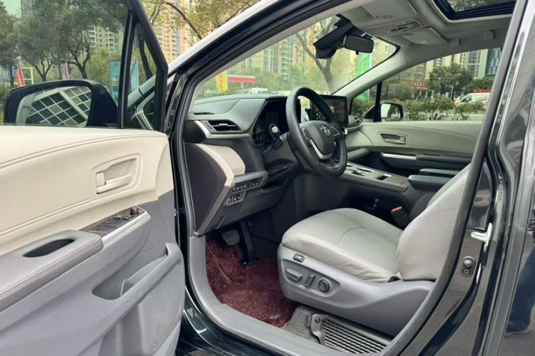 Used Toyota Granvia 2023 2.5L Hybrid Comfort Edition