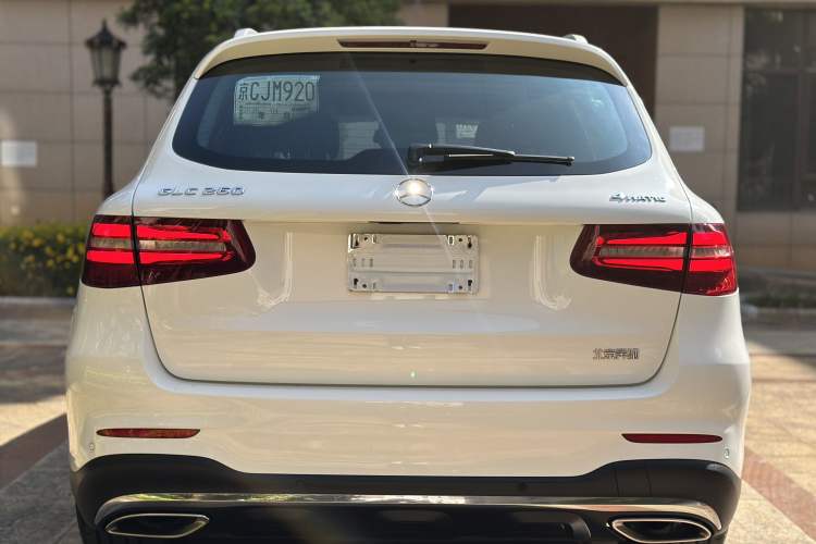 Used Mercedes-Benz GLC 2018 Facelift GLC 260 4MATIC Luxury Edition Exterior 2