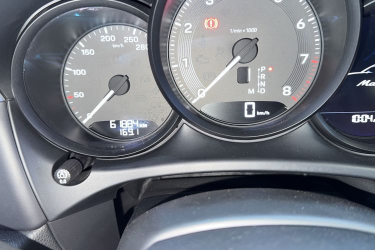 Used Porsche Macan 2022 Macan 2.0T Odometer Close Up