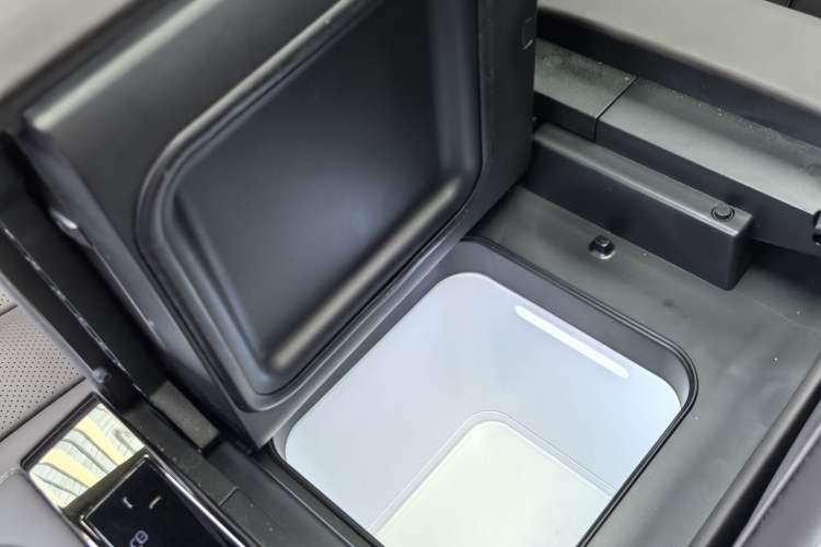 Used Denza Z9 2024 1100 km Four-Wheel Drive Max Version