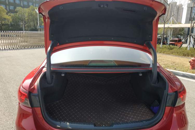 Used Mazda Atenza 2017 2.0L Blue Sky Luxury Edition
