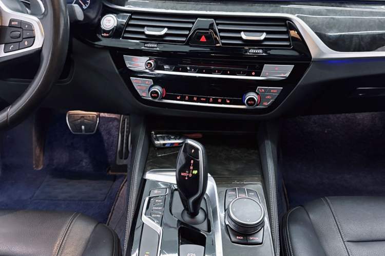 Used BMW 5 Series 2019 Facelifted 530Li Leading Edition M Sport Package
