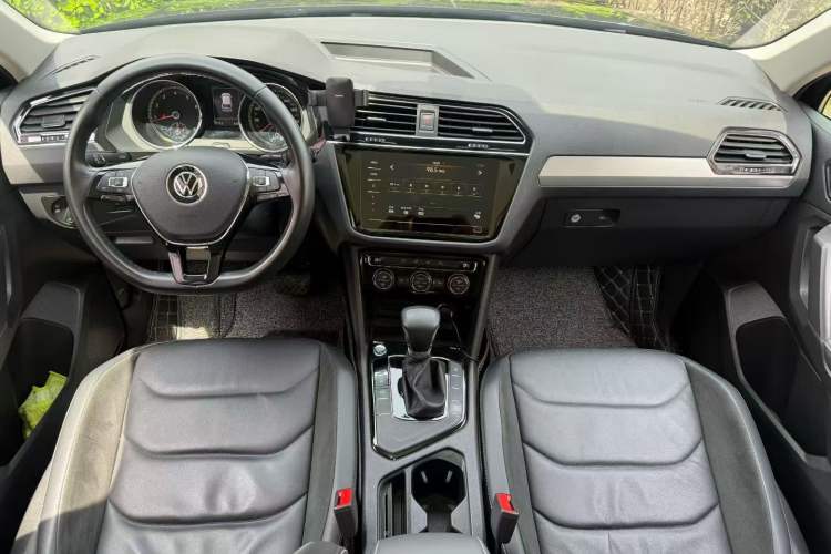 Used Volkswagen Tiguan L 2021 330TSI Automatic Two-Wheel Drive Smart Edition Interior 2