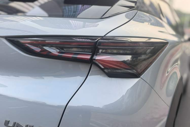 Used CHANGAN UNI-T 2020 1.5T Prestige Version Exterior 10