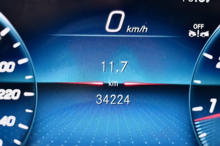 Used Mercedes-Benz GLB 2022 Second Facelift GLB 200 Fashion Edition Odometer Close Up