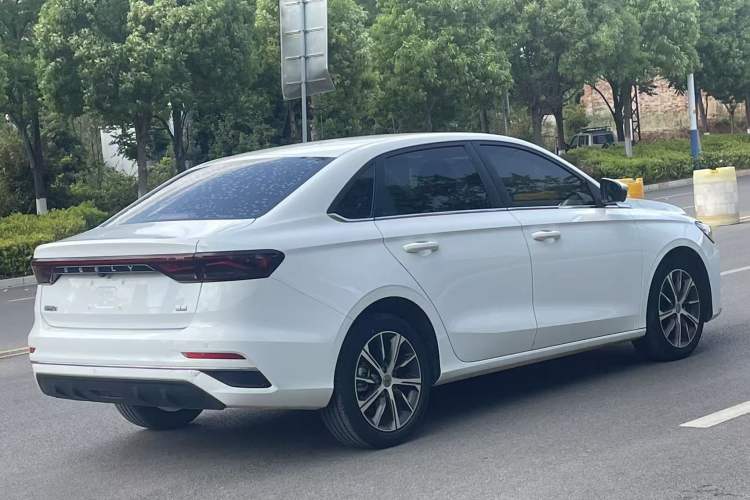 Used Geely Auto Emgrand 2022 4th Generation 1.5L CVT Flagship Model Exterior 8