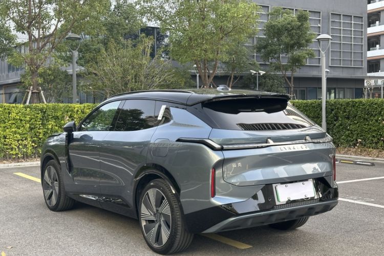 Used Lynk & Co 08 EM-P 2025 220 km All-Wheel-Drive Performance Halo Exterior 5