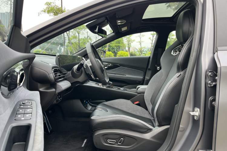 Used GAC Trumpchi EMPOW 2023 400T Automatic R PRO Interior 2