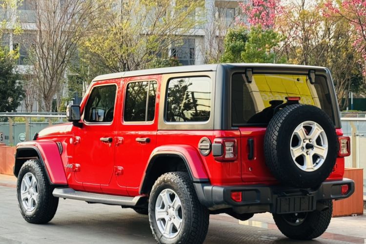 Used Jeep Wrangler 2019 2.0T Sahara Four-Door Version China VI Emission Standard
