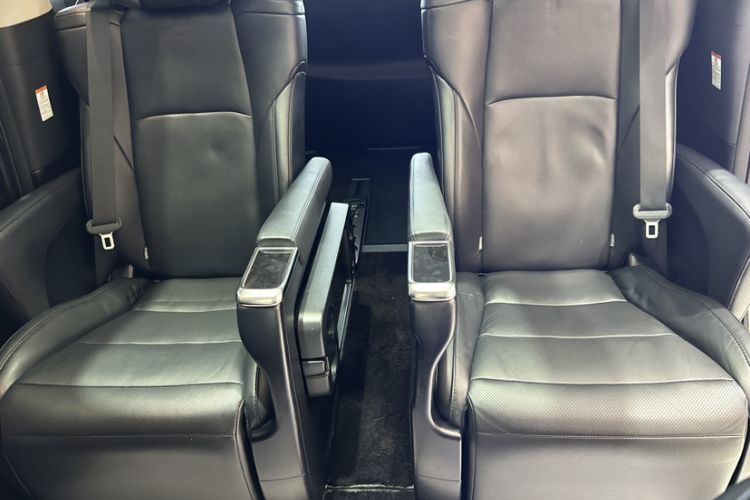 Used Toyota Vellfire 2019 Dual-Engine 2.5L HV Luxury Edition
