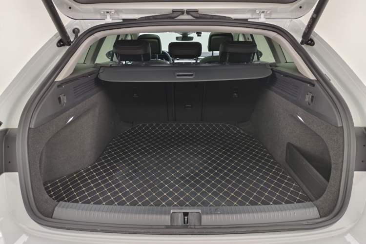 Used Volkswagen FAW-Volkswagen CC 2023 Hunting Vehicle 380TSI Hunter's Heart Edition Interior 8