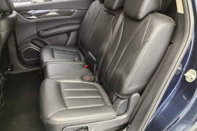 Used BYD Song MAX 2017 1.5T Manual Smart Connect Luxury 7-Seater Interior 3