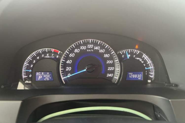 Used Toyota Camry 2016 2.0G 10th Anniversary Leading Edition Odometer Close Up