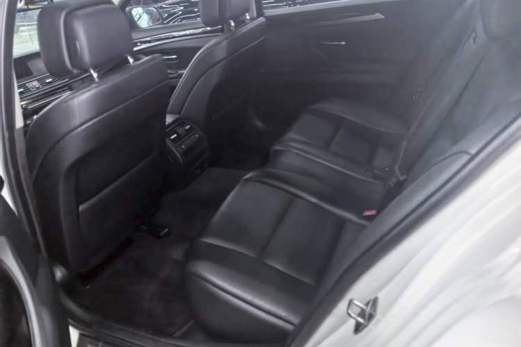 Used BMW 5 Series 2013 525Li Leading Model
