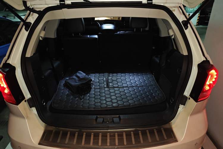 Used Dodge Journey 2013 2.4L Two-Wheel Drive Luxury Version
