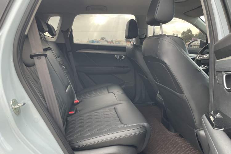 Used Wuling Asta 2022 2.0L DHT Electric-Speed Version
