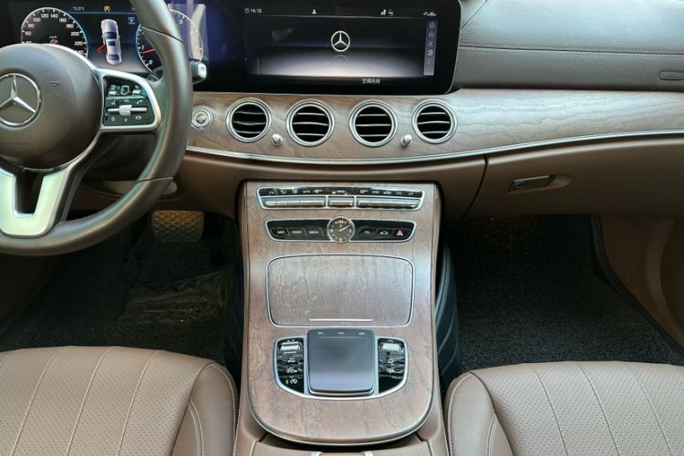 Used Mercedes-Benz E-Class 2018 Facelift E 300 L Luxury Edition Interior 5