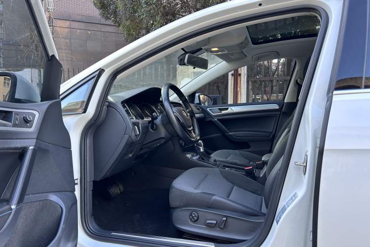 Used Volkswagen Golf Pure Electric 2020 Chari