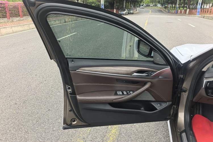 Used BMW 5 Series 2019 530Li Luxury Edition Premium Package Interior 6