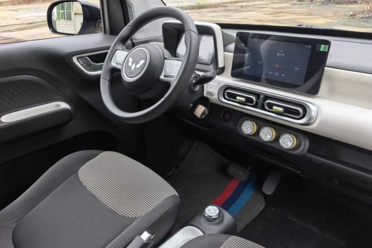 Used Wuling Hongguang MINIEV 2024 3rd Generation 215km Advanced Version