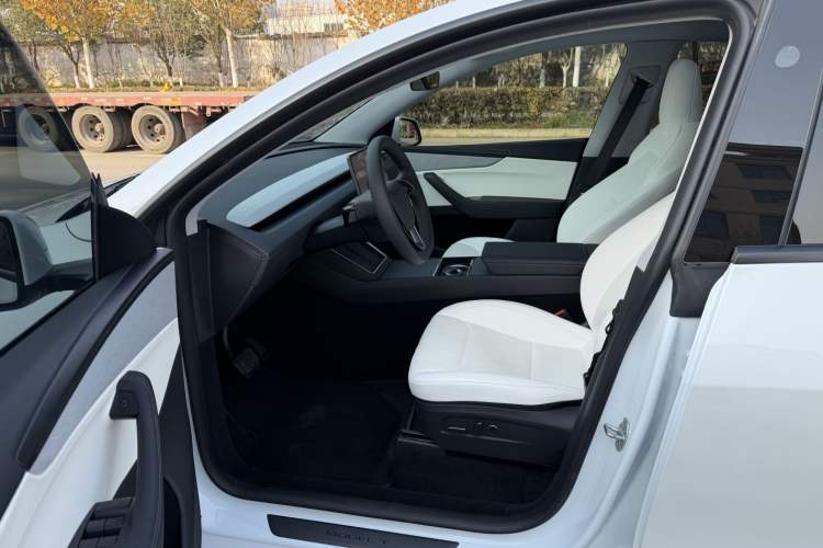 Used Tesla Model Y 2025 Rear-Wheel Drive First Edition