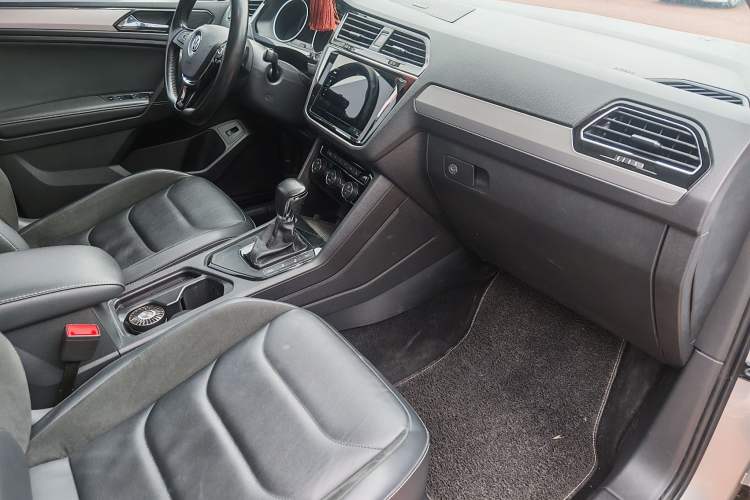 Used Volkswagen Tiguan L 2019 Revised 330TSI Automatic Two-Wheel Drive Smart & Luxury Edition China VI Standard