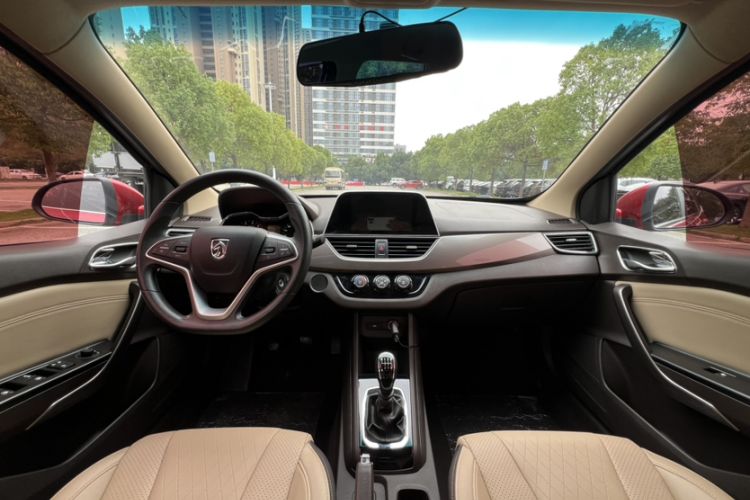 Used Baojun 310W 2017 1.5L Manual Fashion Model China V