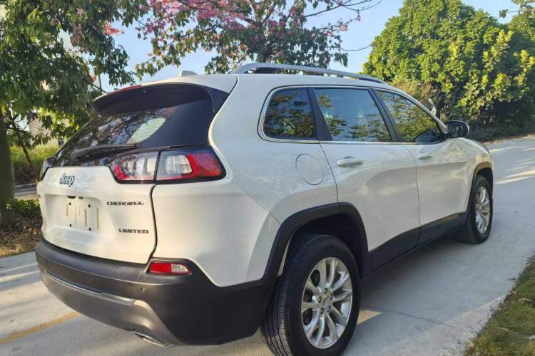 Used Jeep Cherokee 2019 2.0T Two-Wheel Drive Smart Enjoyment Version China VI