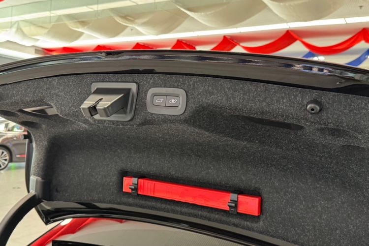 Used Volvo S90 New Energy 2025 Plug-in Hybrid Four-Wheel Drive Long-Range Luxury Smart Edition Interior 2