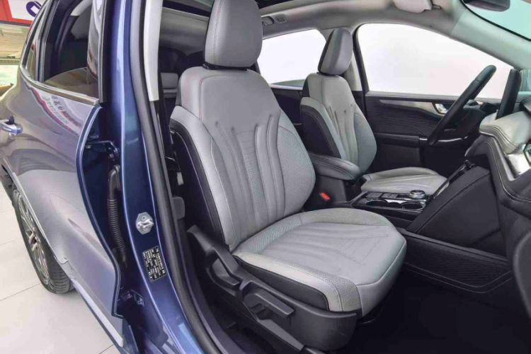 Used Ford Escape 2020 EcoBoost 245 Four-Wheel Drive Luxury Edition Interior 12