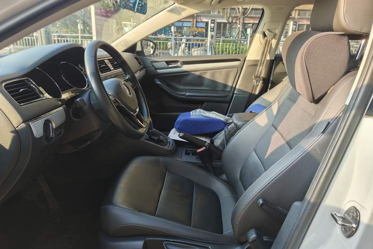 Used Volkswagen Sagitar 2017 230TSI Automatic Comfort Version
