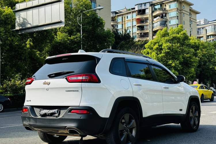 Used Jeep Cherokee 2016 2.4L 75th Anniversary Edition
