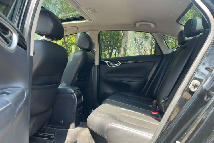 Used Nissan Sylphy 2019 1.6XV CVT Smart Connect Luxury Edition China VI Standard Interior 4