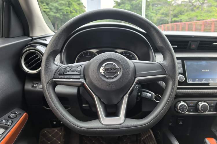 Used Nissan Kicks 2020 1.5L XL CVT Cool Enjoyment Edition Interior 9
