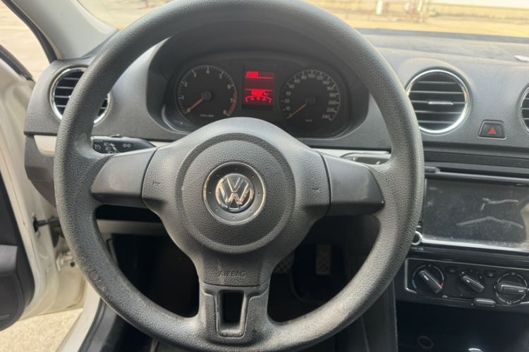 Used Volkswagen Jetta 2015 1.6L Automatic Comfort Model Interior 6