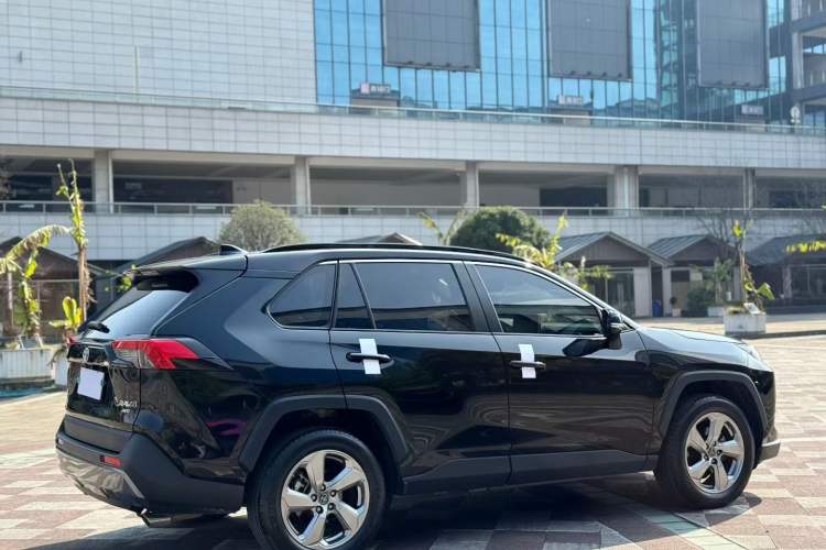 Used Toyota RAV4 2021 2.0L CVT 4x4 Trend Edition
