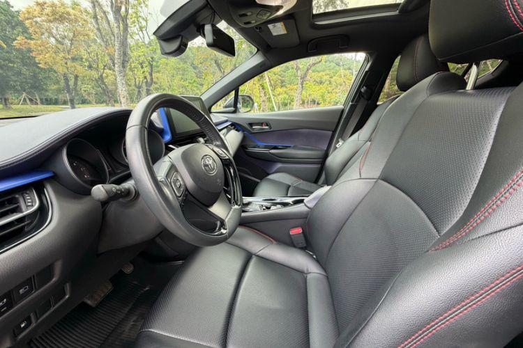 Used Toyota C-HR 2018 2.0L Luxury Sunroof Version China VI Standard Left Front Seat