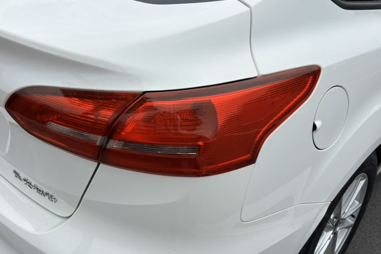 Used Ford Focus 2015 Sedan 1.6L Automatic Trend Model Exterior 3