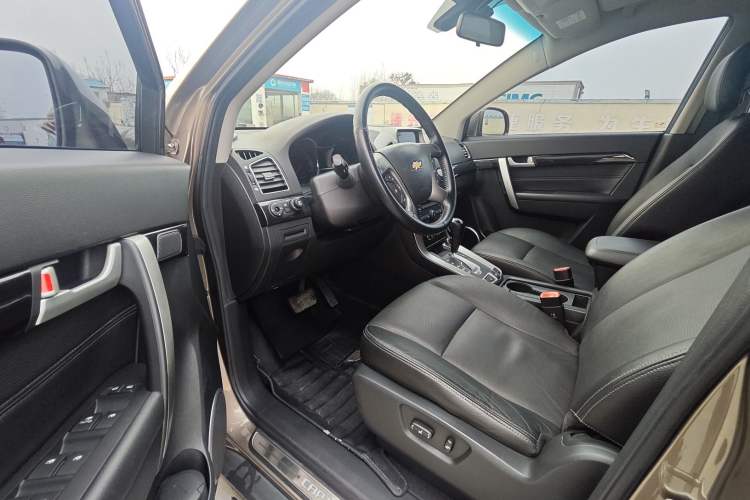 Used Chevrolet Captiva 2017 2.4L 4x4 Flagship Edition 7-Seater
