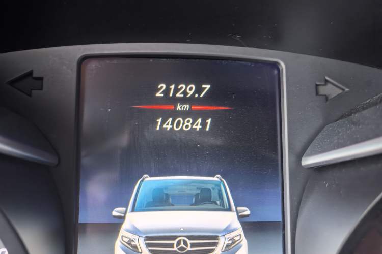 Used Mercedes-Benz V-Class 2017 V 260 L Prestige Extended Edition Odometer Close Up