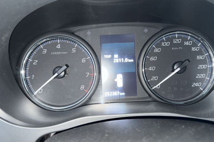 Used Mitsubishi Outlander 2019 2.4L 4x4 Zhi Xiang Edition 5 Seats China VI Standard
